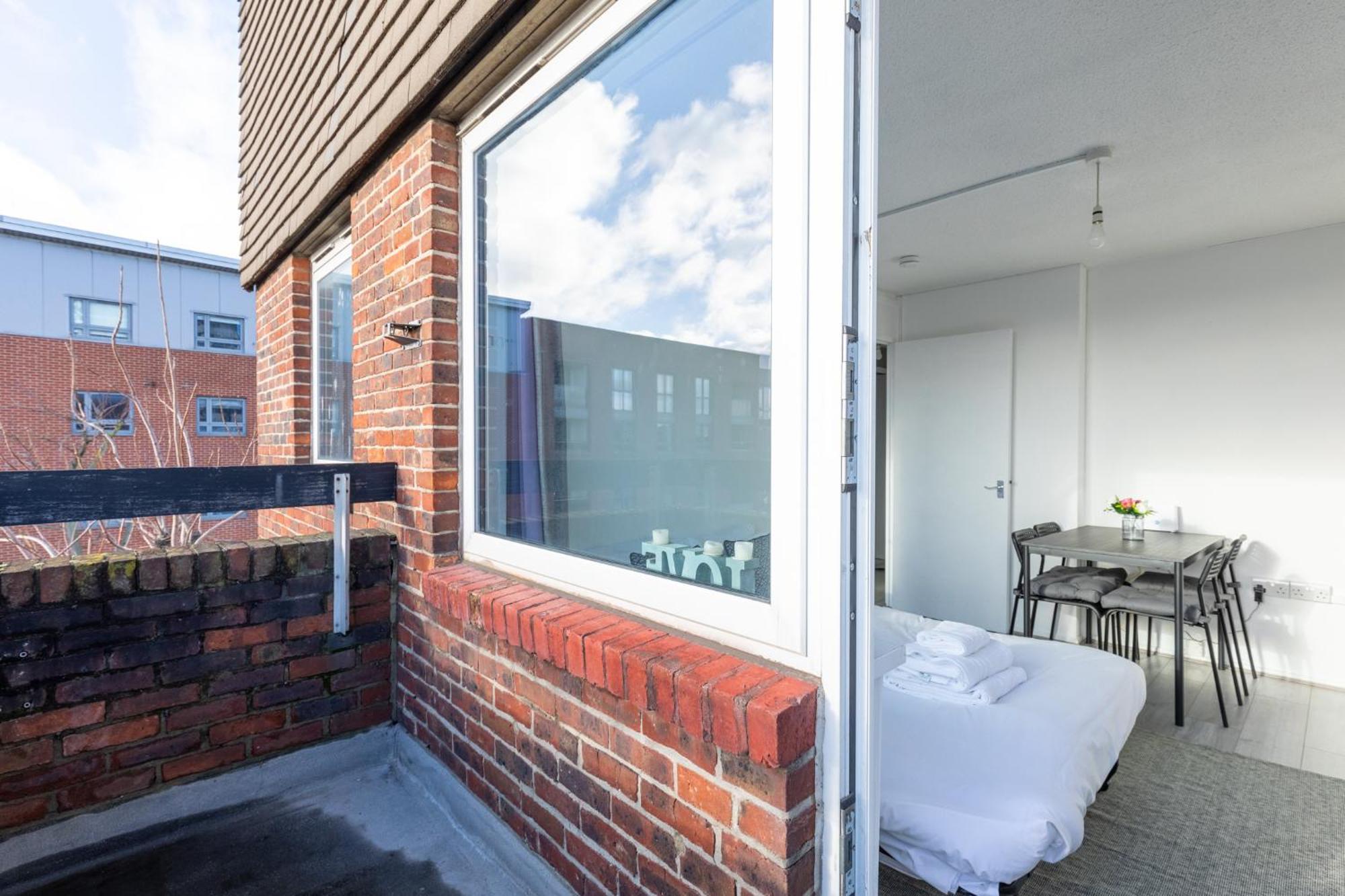 Stylish 1bd Flat With Shard Views Near Bermondsey Londra